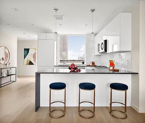 3rd image of 1000 Union St Penthouse A