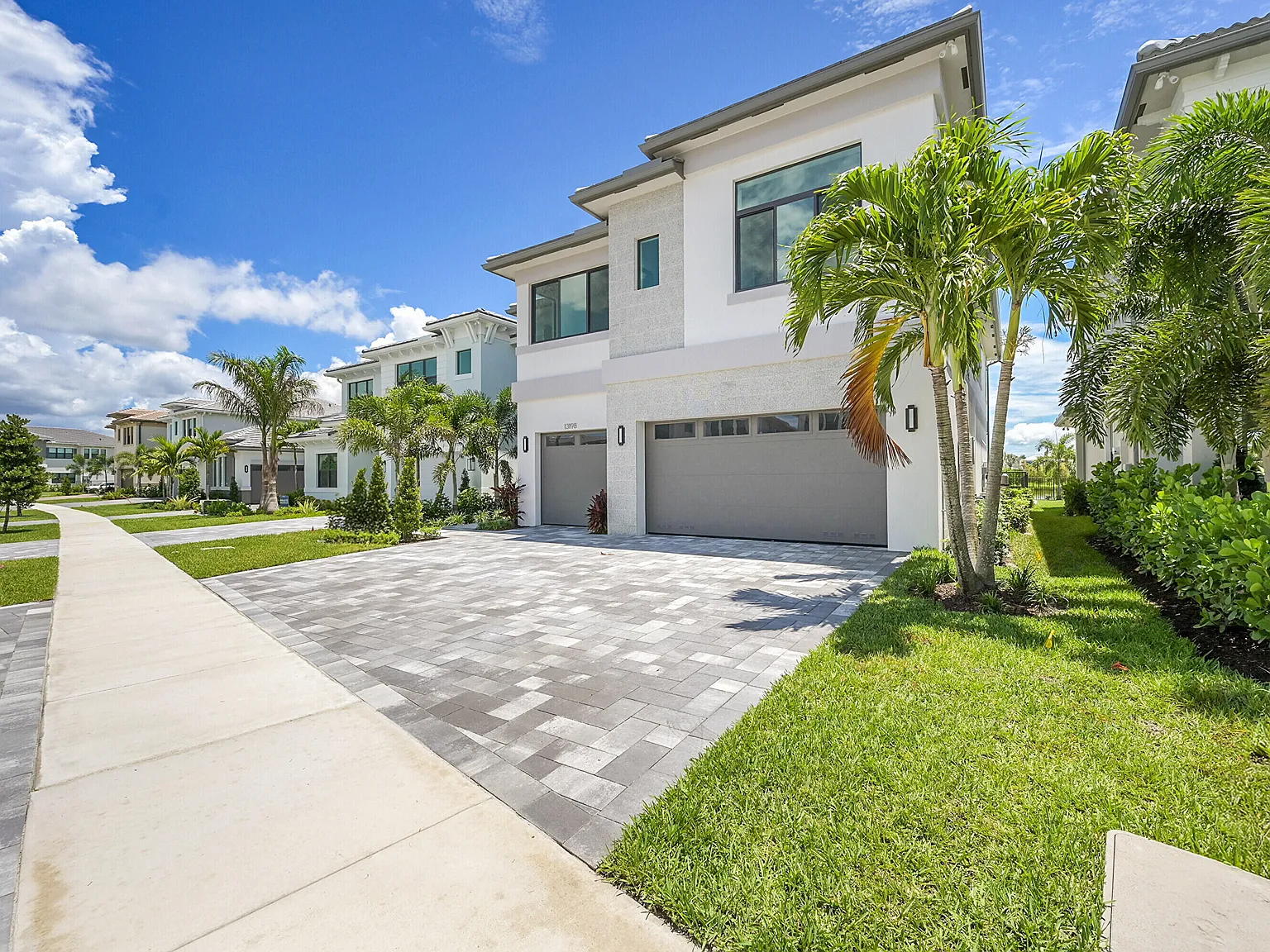 5 bed, 5.0 bath, 3656 sqft, $7,500 — Photo 4