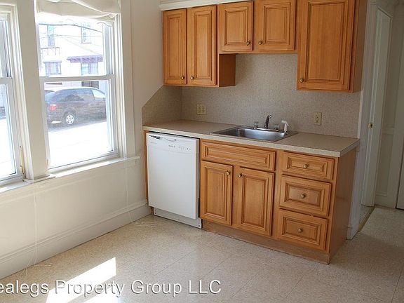 3rd image of 109 Medway St APT 9