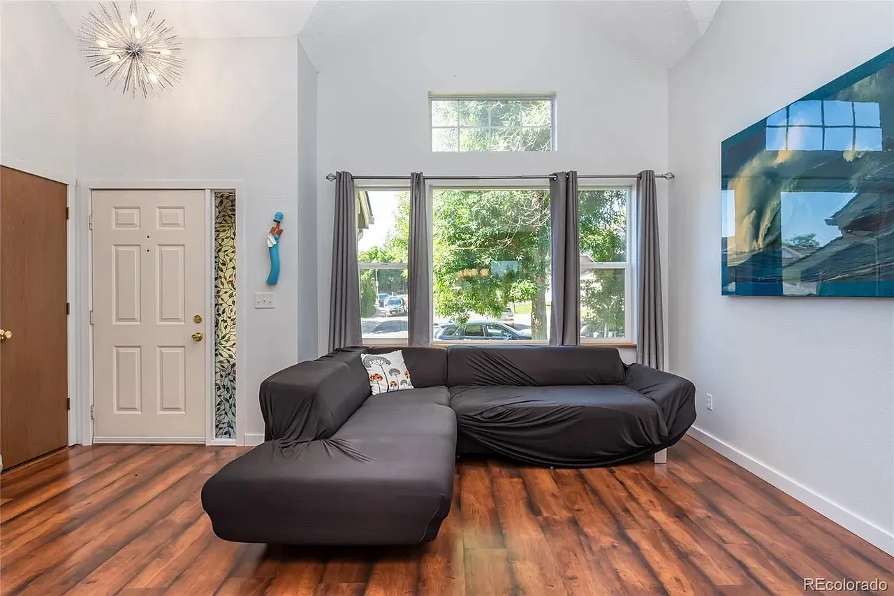 4 bed, 2552 sqft, $3,650 — Photo 4