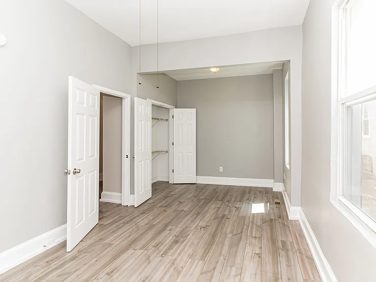 2227 Linden Ave — Photo 10