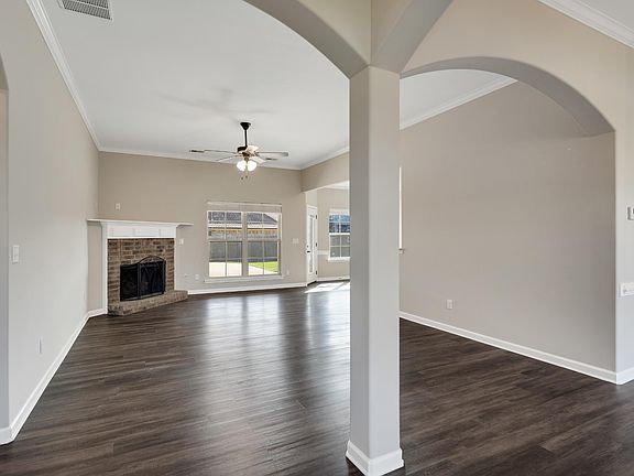 4th image of 200 Hedge Rose Blvd