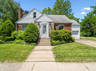 1302 Circle Dr NW, Kankakee, IL 60901