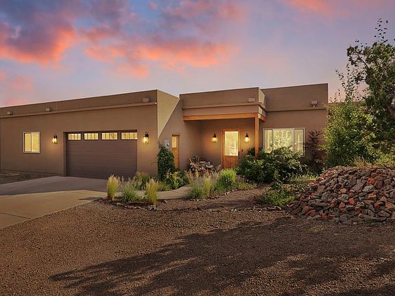 3rd image of 12 Galisteo Ct