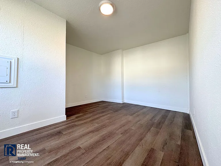 Hallassan Investments - Woo - 204-212 — Photo 11