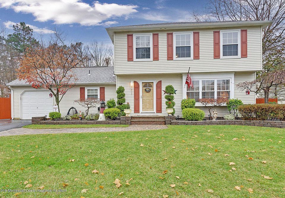 1st image of 302 Shoshone Ct