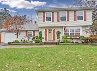 302 Shoshone Ct, Toms River, NJ 08755