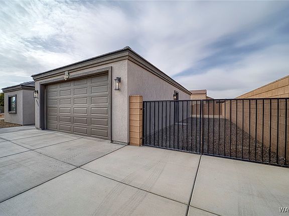 4th image of 5731 S Cypress Avenue