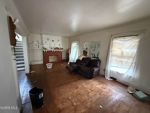 2nd image of 320 Boston Pl