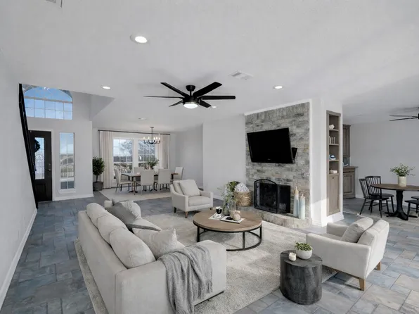 363 Balcones Dr, Fort Worth, TX 76108