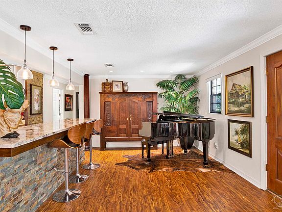 4th image of 4700 Christy Dr