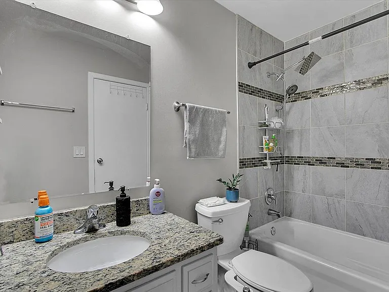 2080 Maplewood Cir — Photo 28