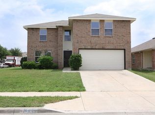 6852 Valley Creek Dr, Fort Worth, TX 76179