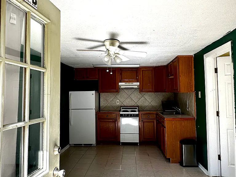 1150 Park Blvd #B — Photo 2