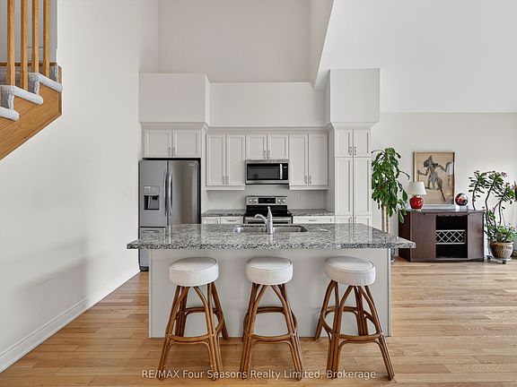 2nd image of 100 Kari Cres