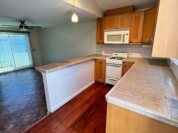 4th image of 3720 33rd St