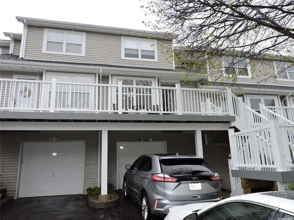 25 Leeward Lane #25, Port Jefferson, NY 11777