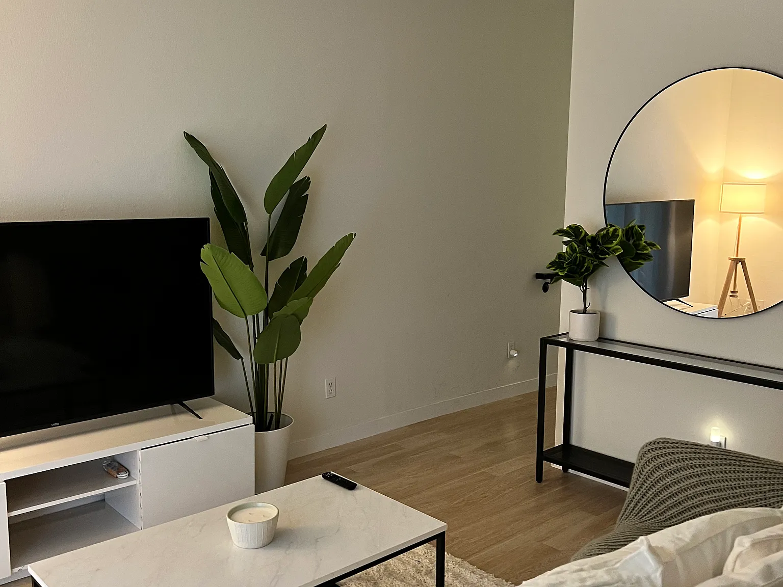 2 bed, 1.5 bath, 1025 sqft, $3,750 — Photo 4