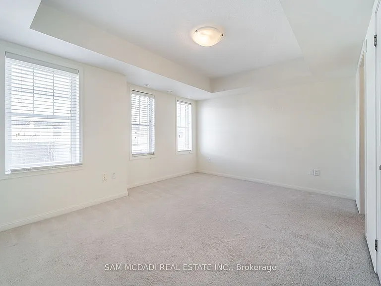 639 Dundas St W #2 — Photo 17