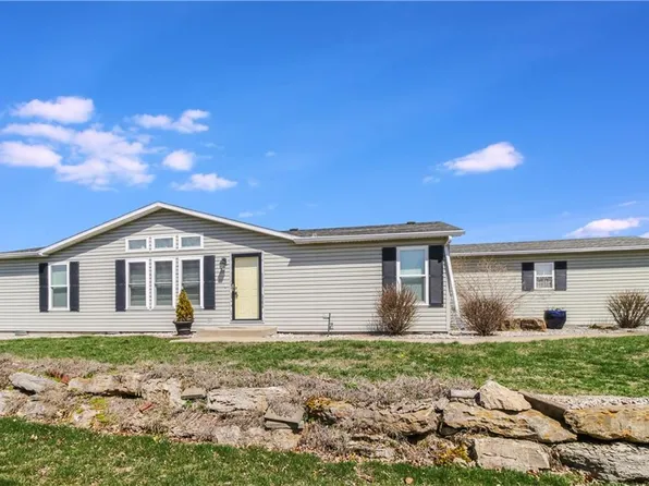 938 N White Oaks Ln, Oak Grove, MO 64075