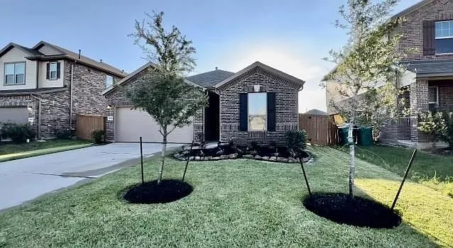 3 bed, 2.0 bath, 1951 sqft, $2,300 — Photo 1