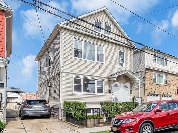 2nd image of 927 Meredith Ave