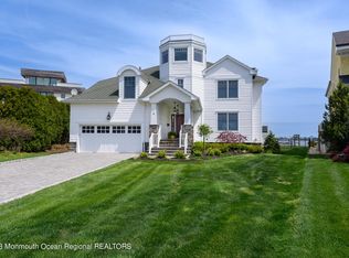 2 Circle Dr, Monmouth Beach, NJ 07750