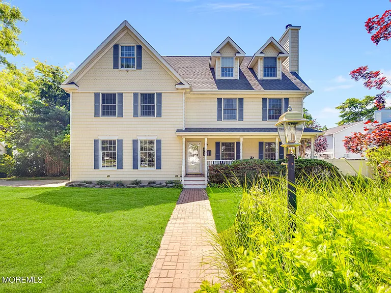 402 Morgan Pkwy — Photo 1