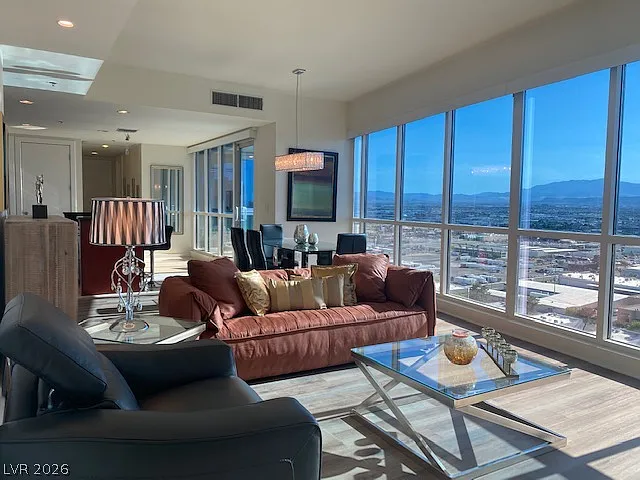 Panorama Towers — Photo 1
