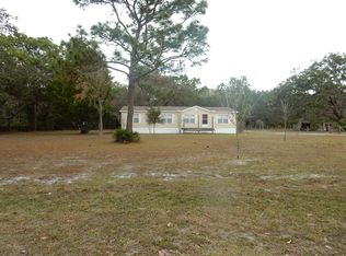 17329 Meadow Ln, Lutz, FL 33558