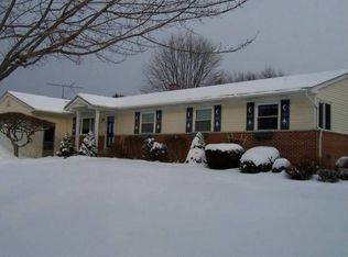 5730 Mabley Hill Rd, Fenton, MI 48430