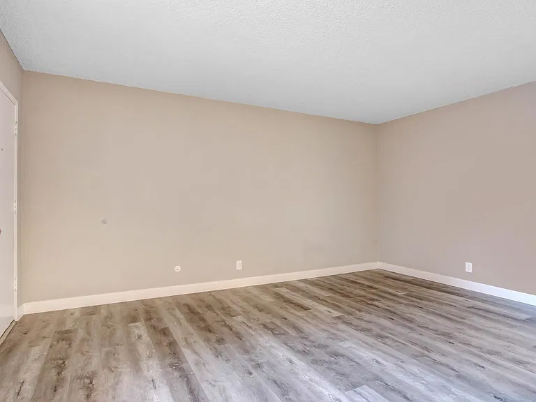 15464 Moorpark St #4 — Photo 6