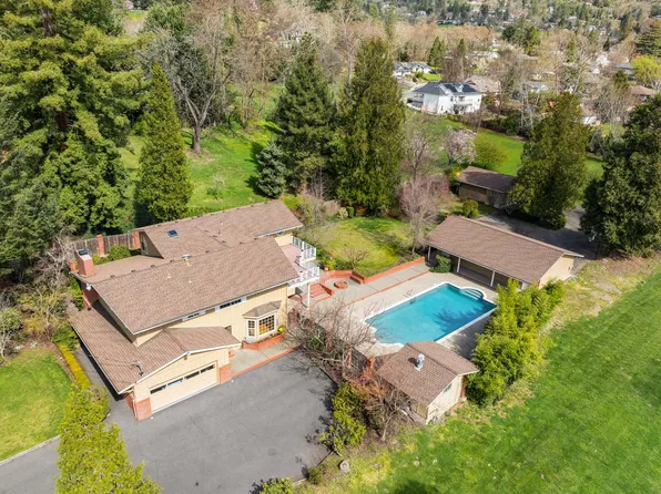 1345 NE 9th St, Grants Pass, OR 97526