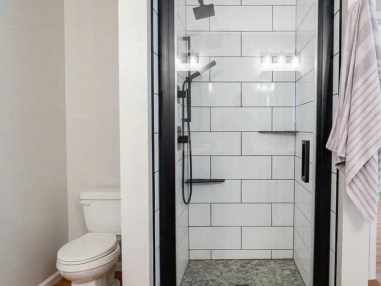 1205 W Richmond St — Photo 3