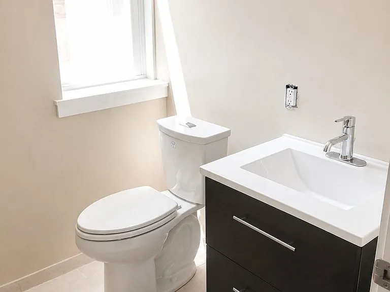 131 S 13th St #4R — Photo 3