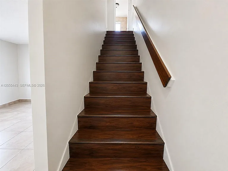 1521 W 42nd Pl #18 — Photo 13