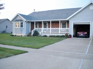 110 8th St, Durant, IA 52747