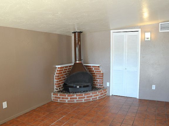 Entryway & Fireplace