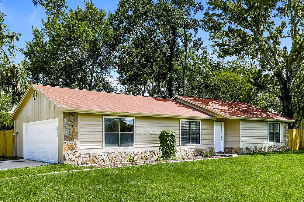 3 bed, 2.0 bath, 1124 sqft, $1,755 — Photo 4