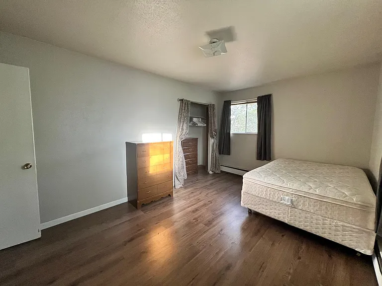 1309 Burton Ct #4 — Photo 9