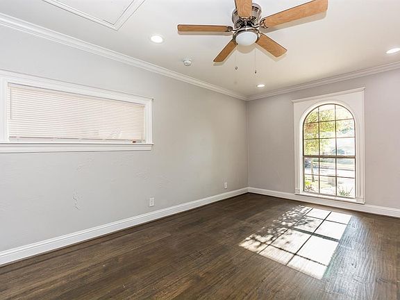 5th image of 3934 University Dr