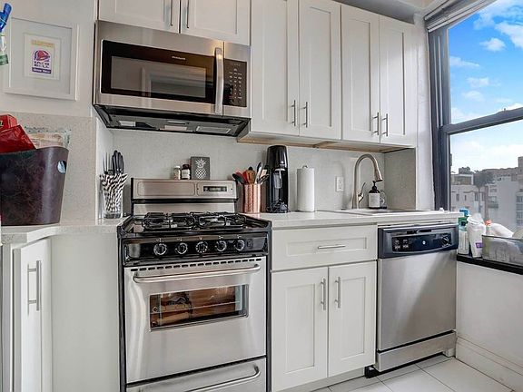 5th image of 161 W 16th St APT 15D