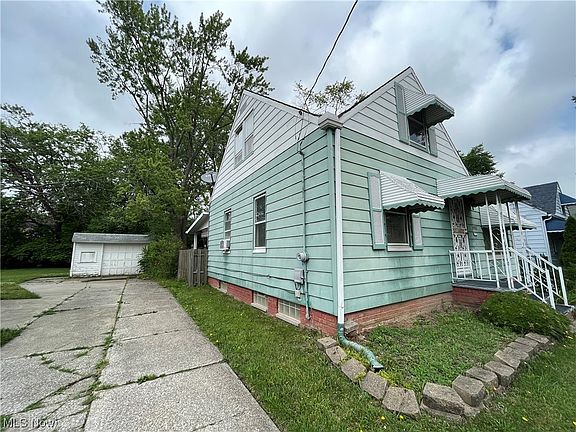 4th image of 19811 Harvard Ave