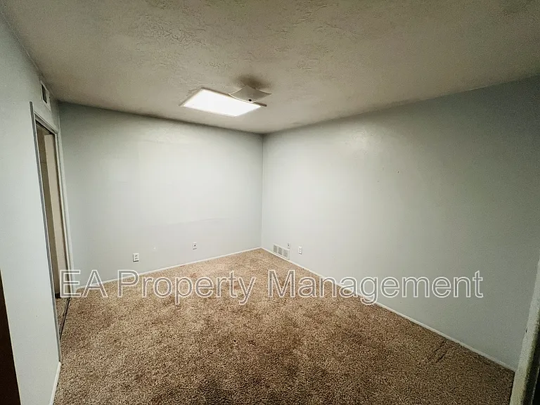 716 Dallas St NE — Photo 12