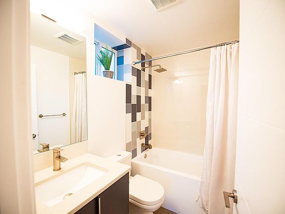 Full bath - 1st floor