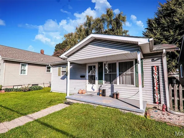 107 E 1st St, Hartford, IL 62048