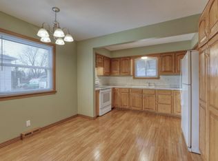 1317 N 116th St, Wauwatosa, WI 53226