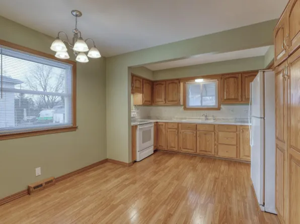1317 N 116th St, Wauwatosa, WI 53226