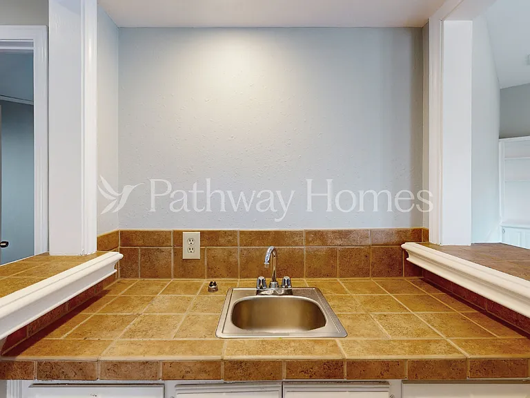 608 Westway Dr — Photo 10