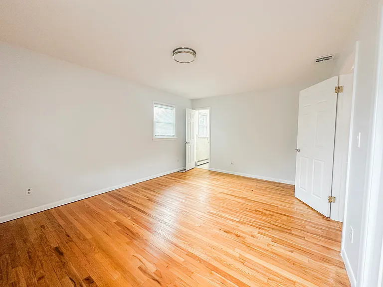 217 Rockland Ave — Photo 13